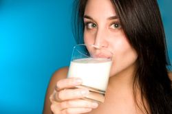 woman_drinking_milk