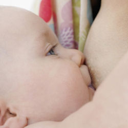 Кърмене на бебе