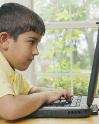 kid_at_computer2